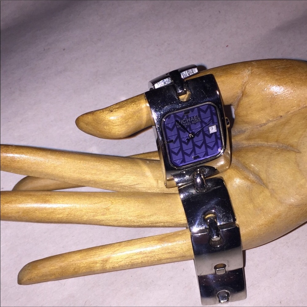 Michael Kors Purple Face Watch - Picture 2 of 7